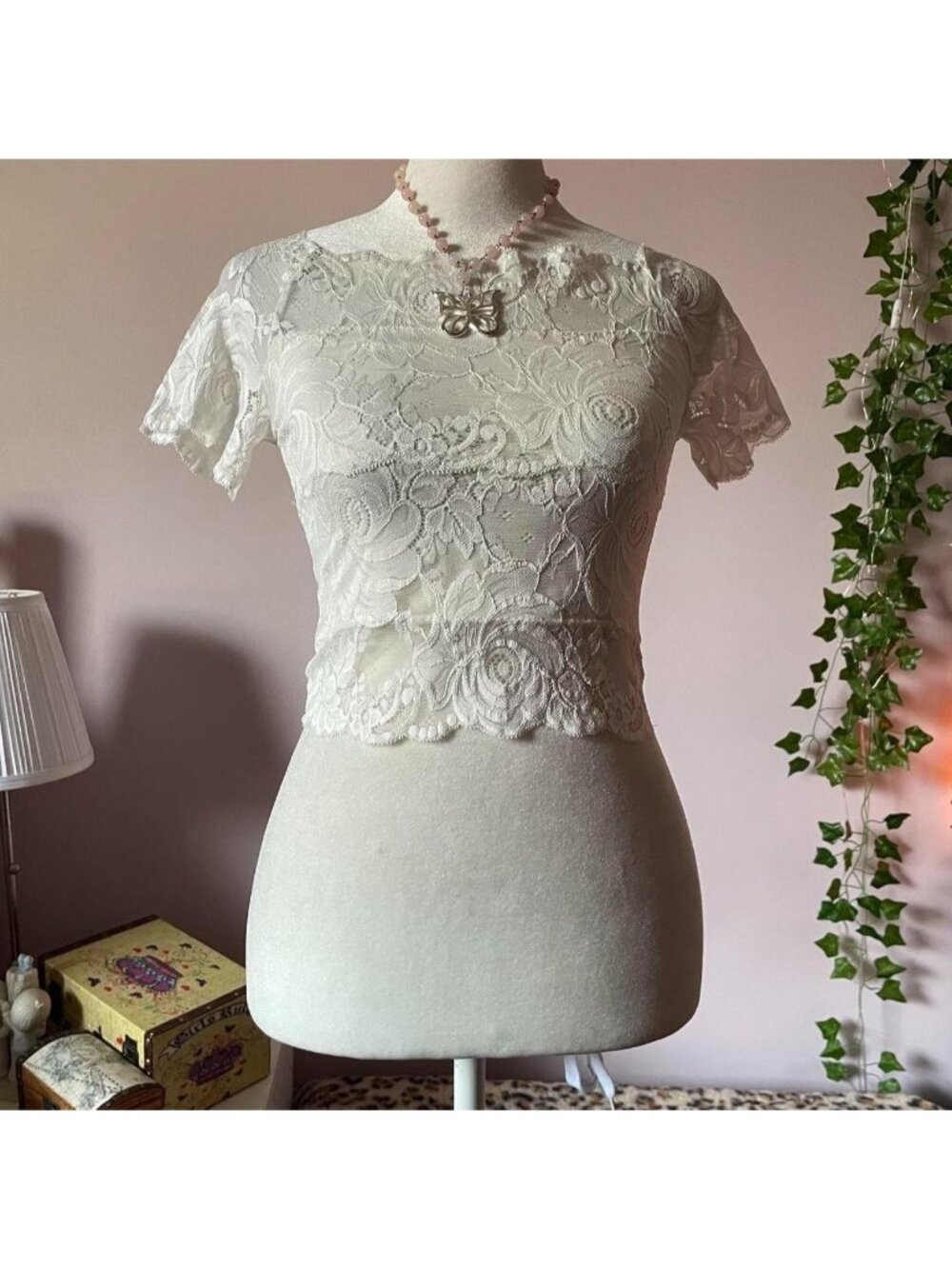 White lace floral cropped blouse